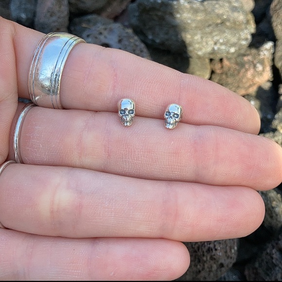 MENS 925 METAL SKULL STUD EARRINGS - Picture 5 of 7